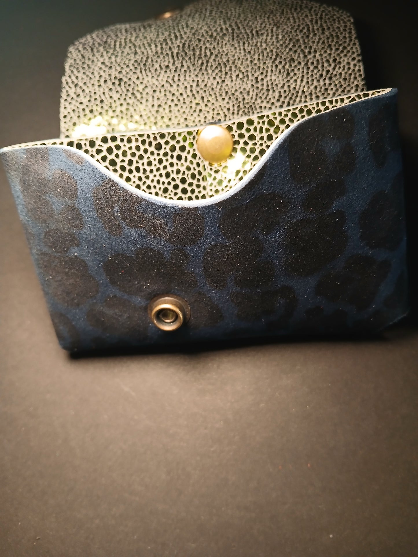 porte carte bleu leopard