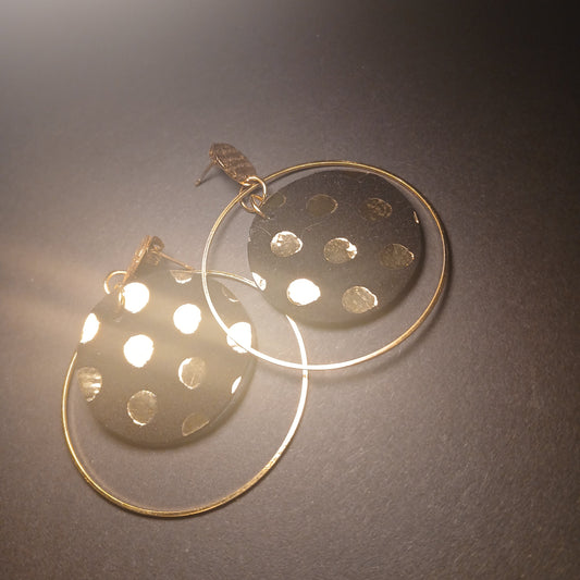 boucles d'oreilles TOURBILLON , petit pois or et noir