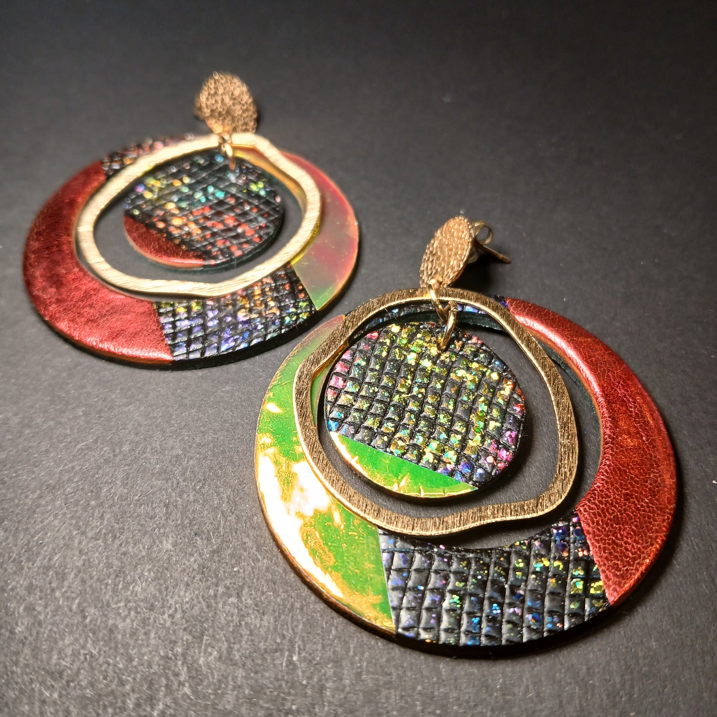 boucles d'oreilles "SIRIUS holographique rouge noir paillettes