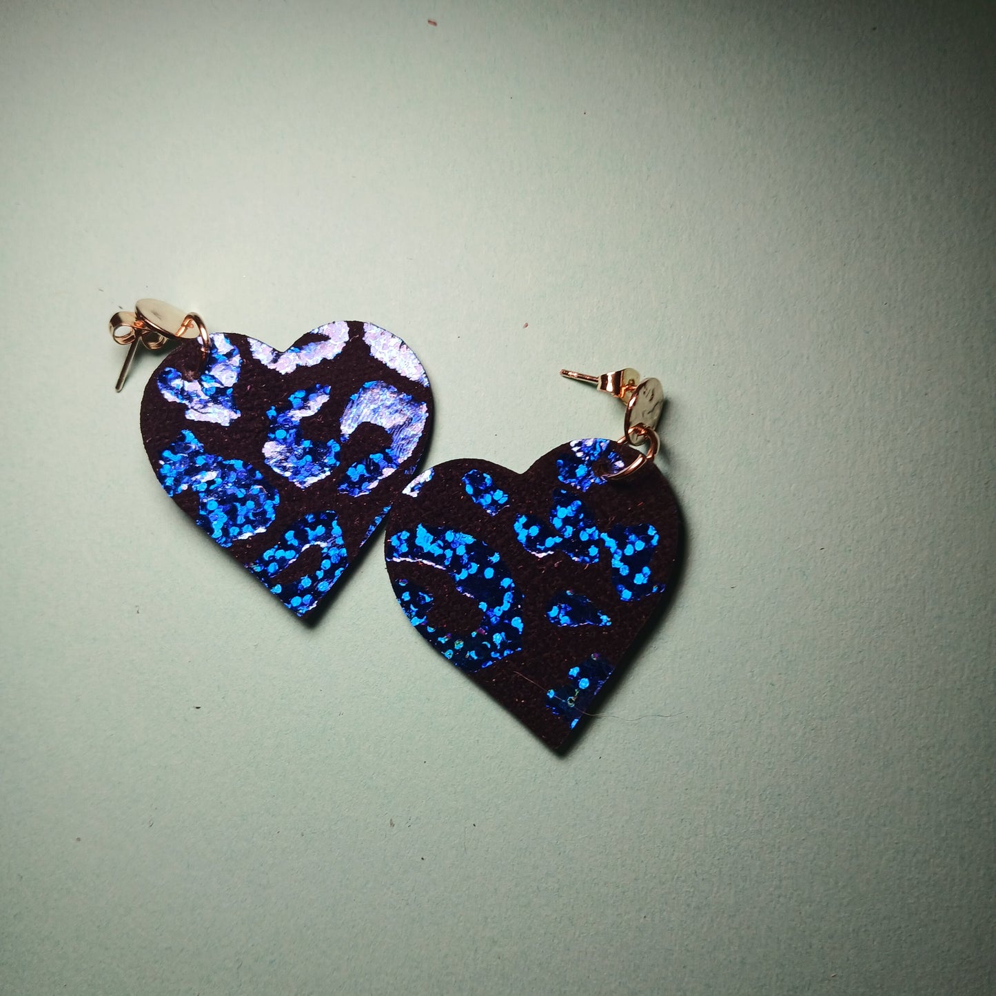 boucles d'oreilles , LES CYGNES bleu léopards