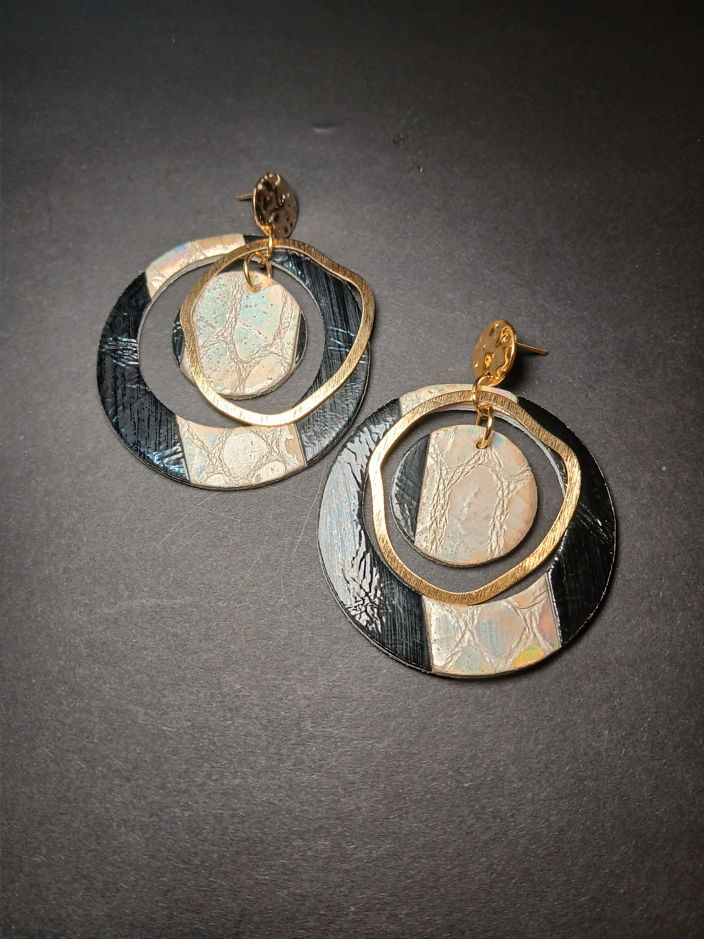 boucles d'oreilles "SIRIUS" noir et blanc irisé